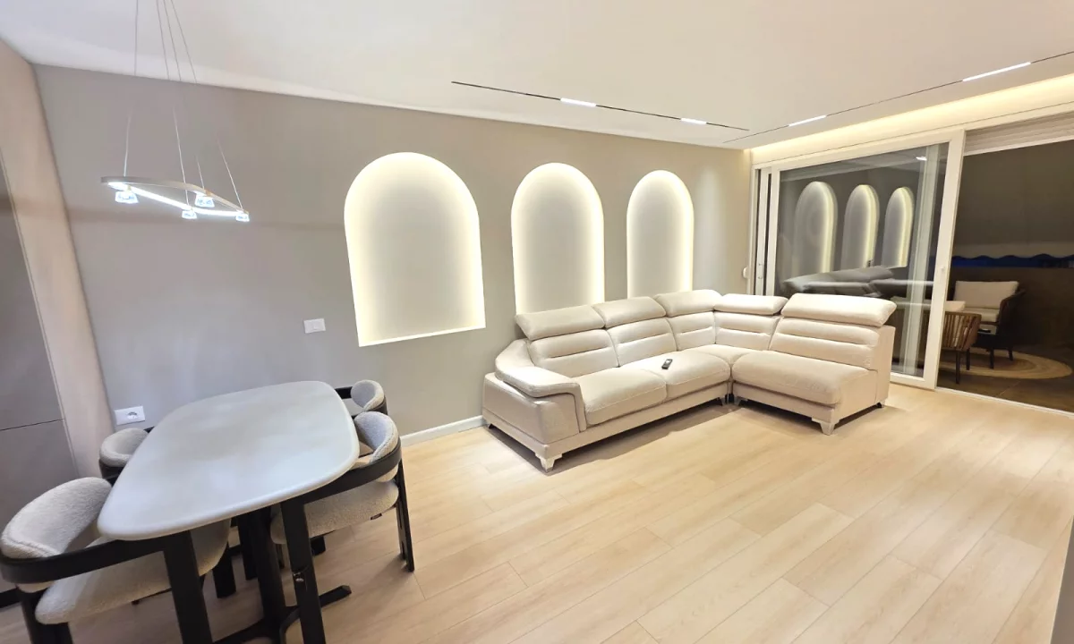 Shtepi ne shitje Apartament ne Tirane, 2+1, Mobilimi E mobiluar, Pagesa 320,000  Euro.