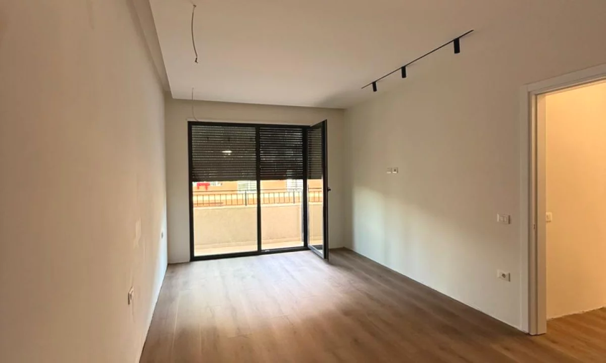 Appartamento in vendita a Tirana 2+1, Vuoto