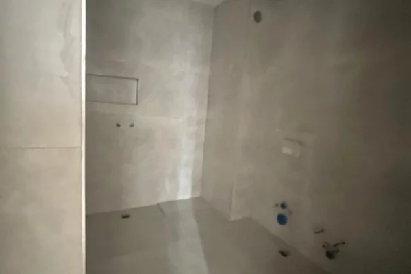 Appartamento in vendita a Tirana 3+1, Vuoto