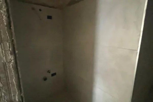 Appartamento in vendita a Tirana 3+1, Vuoto