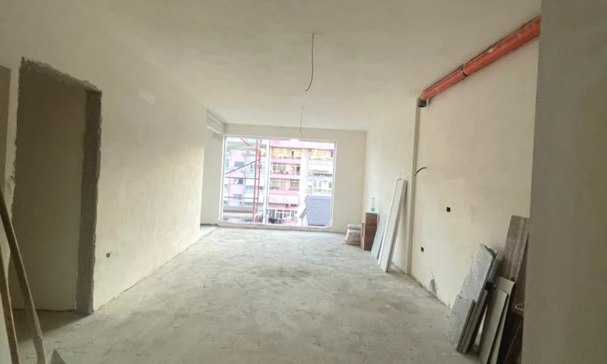 Appartamento in vendita a Tirana 3+1, Vuoto