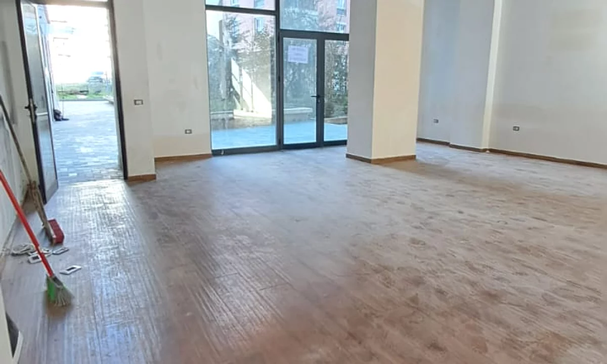 🏢Jepet Ambient Komercial per Zyra ne Astir, Tirane!