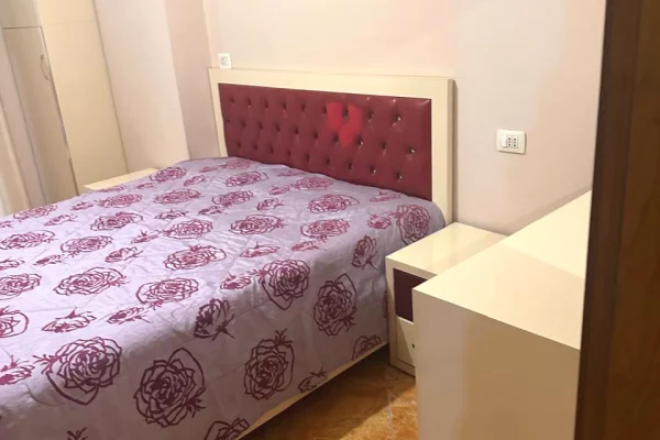 Shtepi me qera Apartament ne Tirane, 2+1, Mobilimi E mobiluar, Pagesa 70,000  Leke.