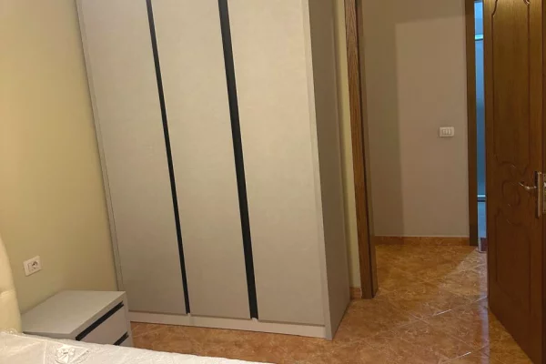 Shtepi me qera Apartament ne Tirane, 2+1, Mobilimi E mobiluar, Pagesa 70,000  Leke.