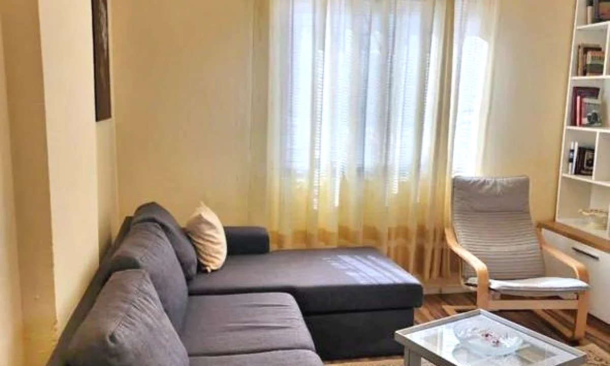 Shtepi ne shitje Apartament ne Tirane, Garsoniere, Mobilimi E mobiluar, Pagesa 100,000  Euro.