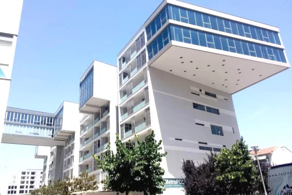 Shtepi ne shitje Apartament ne Tirane, 2+1, Mobilimi E mobiluar, Pagesa 327,600  Euro.