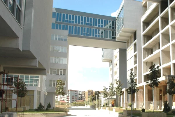 Shtepi ne shitje Apartament ne Tirane, 2+1, Mobilimi E mobiluar, Pagesa 327,600  Euro.