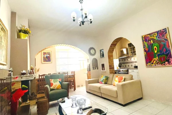 Appartamento in vendita a Tirana 2+1, Arredato