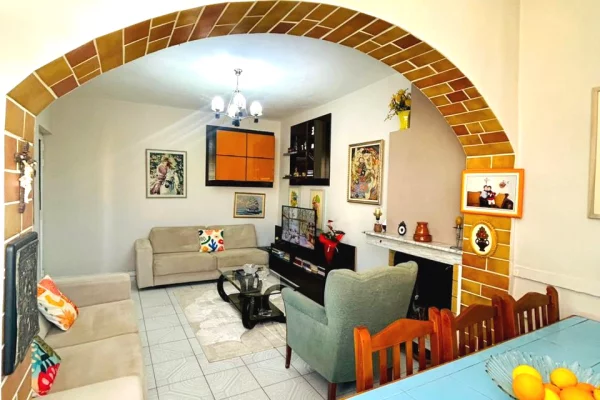 Appartamento in vendita a Tirana 2+1, Arredato