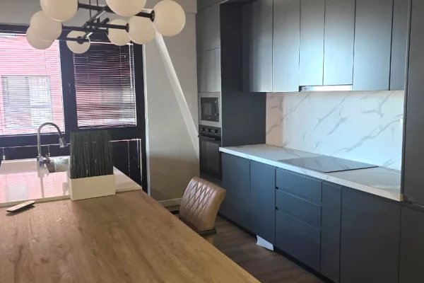 Appartamento in vendita a Tirana 2+1, Arredato