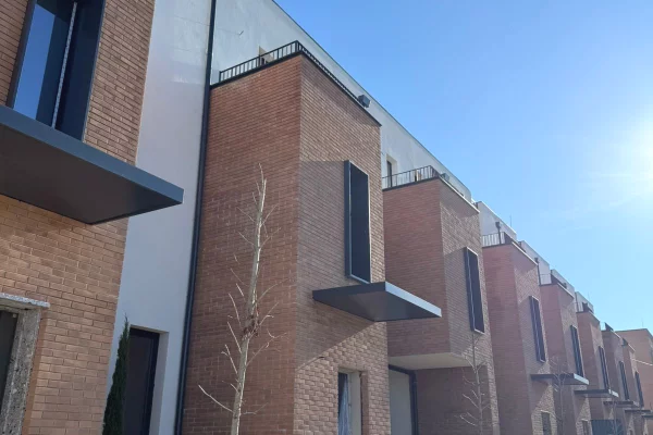 Duplex (casa a 2 piani) in vendita a Tirana 3+1, Vuoto