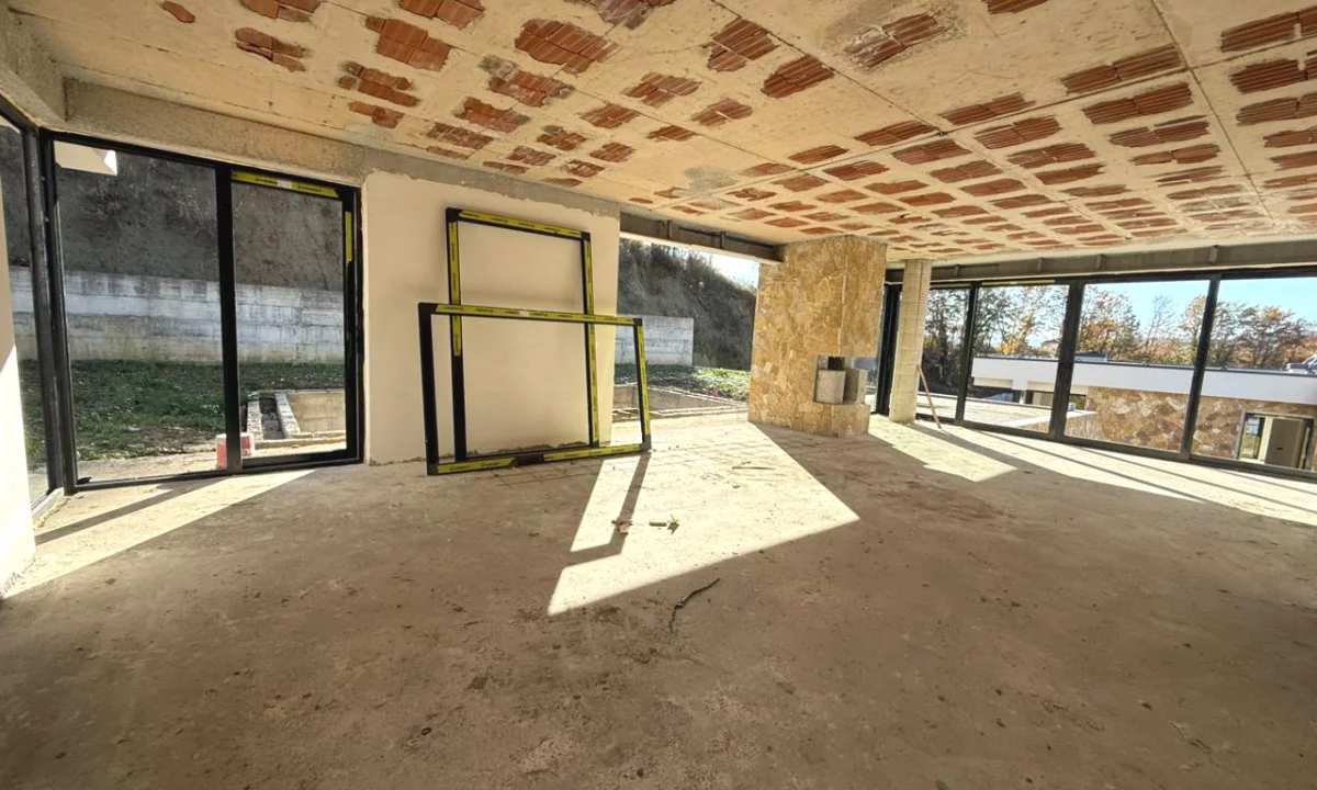 Villa di lusso in vendita a Tirana 4+1, Vuoto