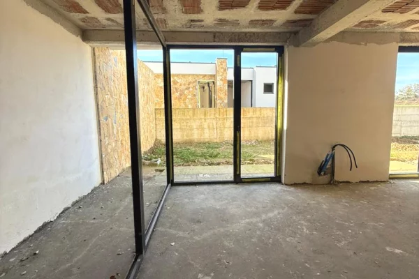 Villa di lusso in vendita a Tirana 4+1, Vuoto