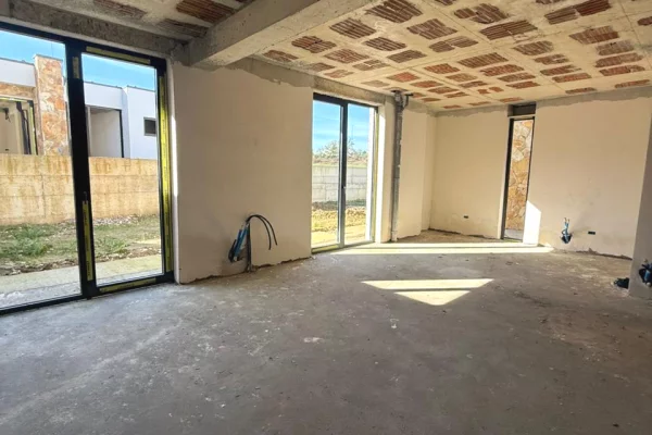Villa di lusso in vendita a Tirana 4+1, Vuoto