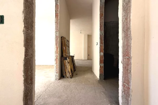 Appartamento in vendita a Tirana 2+1, Vuoto