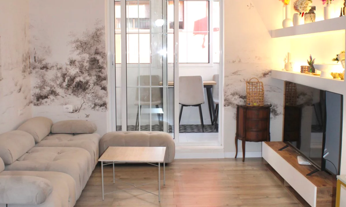 Shtepi ne shitje Apartament ne Tirane, 2+1, Mobilimi E mobiluar, Pagesa 250,000  Euro.