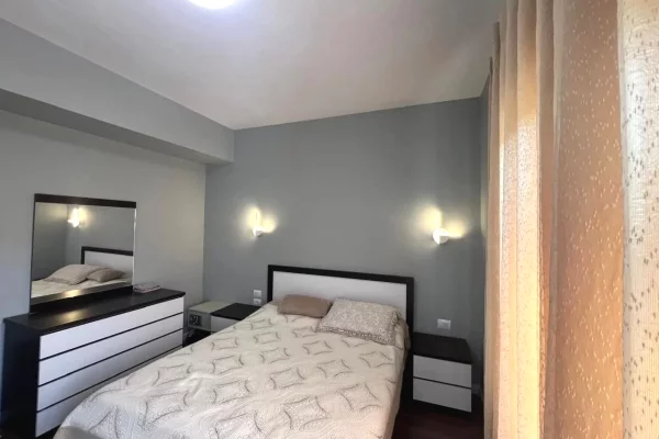 Shtepi me qera Vila Luksoze ne Tirane, 4+1, Mobilimi E mobiluar, Pagesa 1,200  Euro.