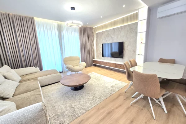 Appartamento in affitto a Tirana 2+1, Arredato