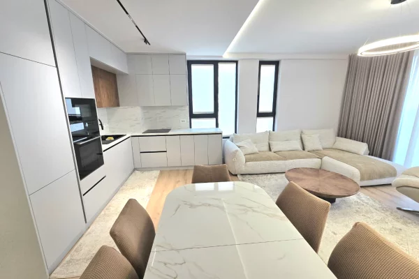 Appartamento in affitto a Tirana 2+1, Arredato