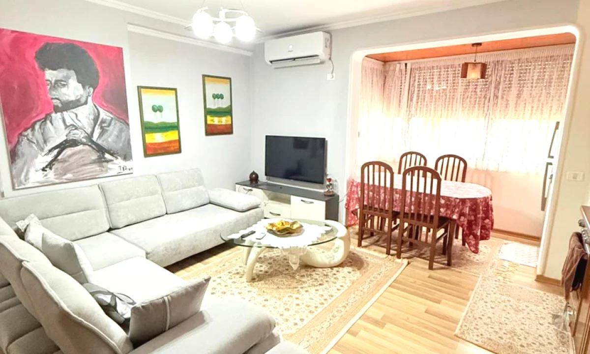 Shtepi me qera Apartament ne Tirane, 2+1, Mobilimi E mobiluar, Pagesa 650  Euro.