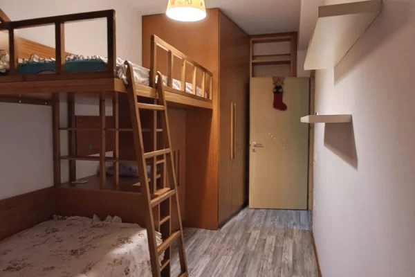 Shtepi ne shitje Apartament ne Tirane, 2+1, Mobilimi E mobiluar, Pagesa 165,000  Euro.