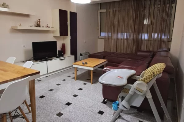 Shtepi ne shitje Apartament ne Tirane, 2+1, Mobilimi E mobiluar, Pagesa 165,000  Euro.