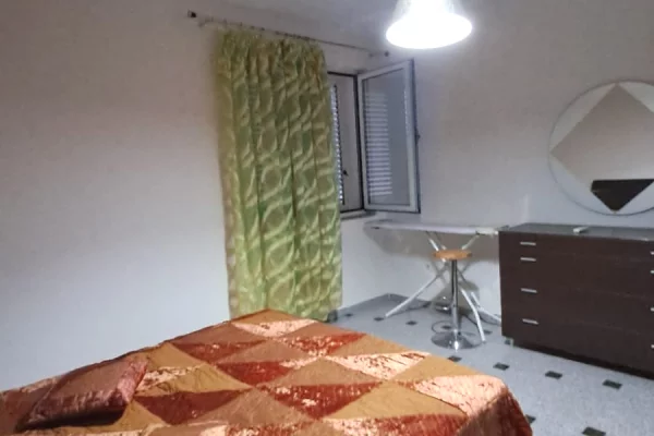 Shtepi ne shitje Apartament ne Tirane, 2+1, Mobilimi E mobiluar, Pagesa 165,000  Euro.