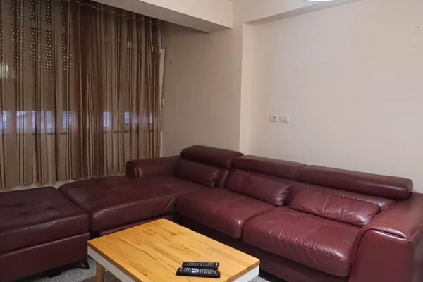 Shtepi ne shitje Apartament ne Tirane, 2+1, Mobilimi E mobiluar, Pagesa 165,000  Euro.