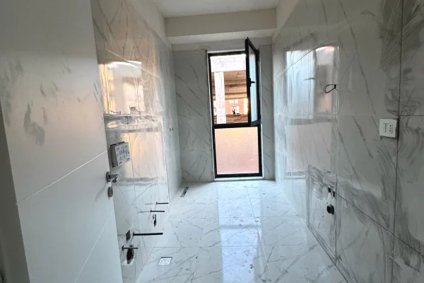 Appartamento in vendita a Tirana 3+1, Vuoto