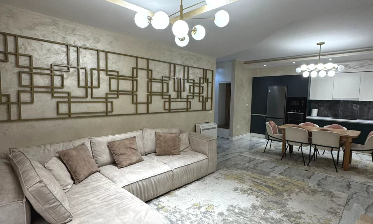 Appartamento in vendita a Tirana 2+1, Arredato