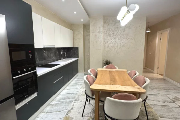 Appartamento in vendita a Tirana 2+1, Arredato