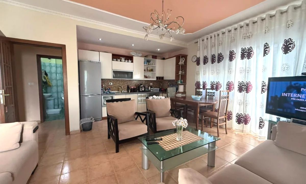 Appartamento in vendita a Tirana 2+1, Arredato