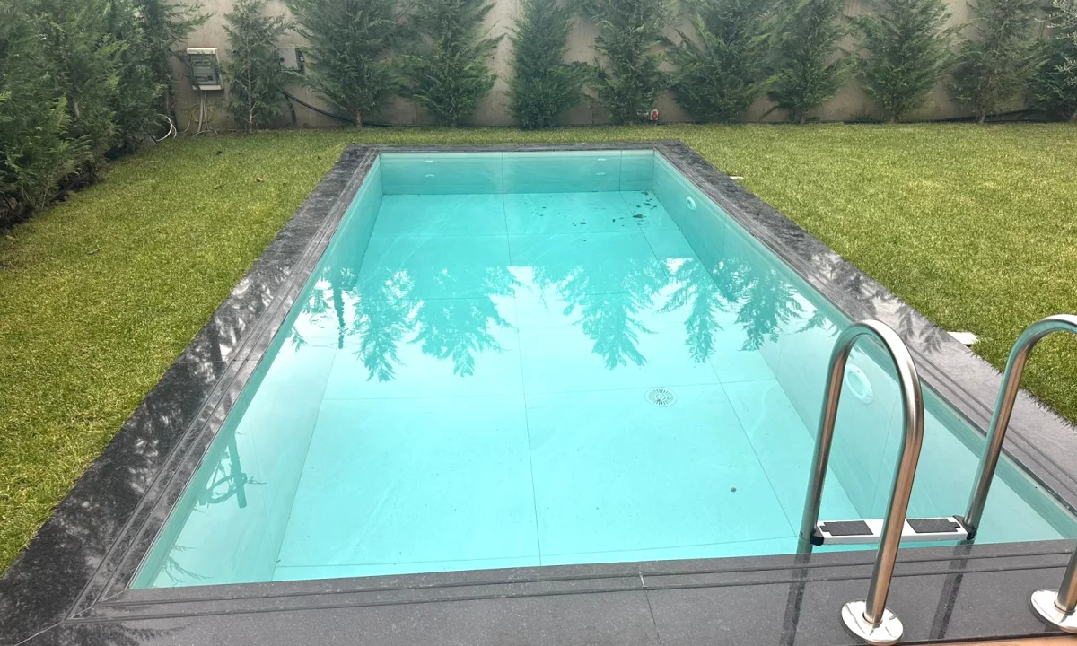 Shtepi me qera Vila Luksoze ne Tirane, 3+1, Mobilimi E mobiluar, Pagesa 3,400  Euro.