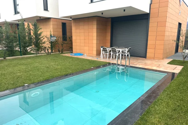 Shtepi me qera Vila Luksoze ne Tirane, 3+1, Mobilimi E mobiluar, Pagesa 3,400  Euro.