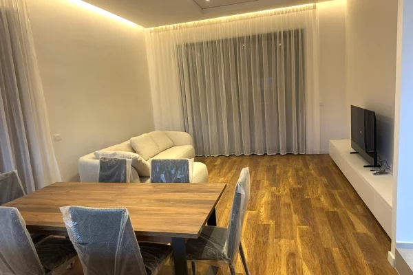 Shtepi me qera Vila Luksoze ne Tirane, 3+1, Mobilimi E mobiluar, Pagesa 3,400  Euro.