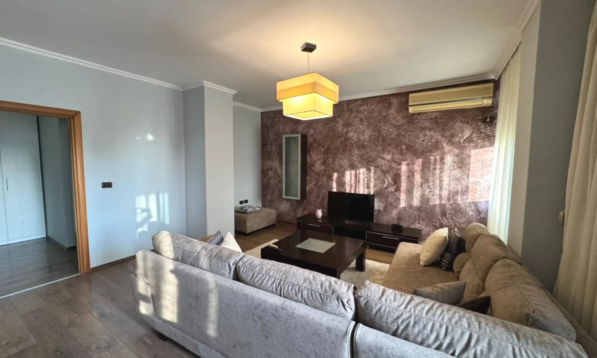 Appartamento in affitto a Tirana 2+1, Arredato