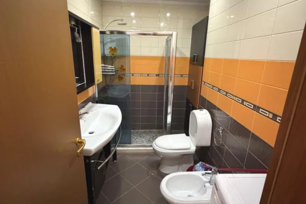 Appartamento in affitto a Tirana 2+1, Arredato