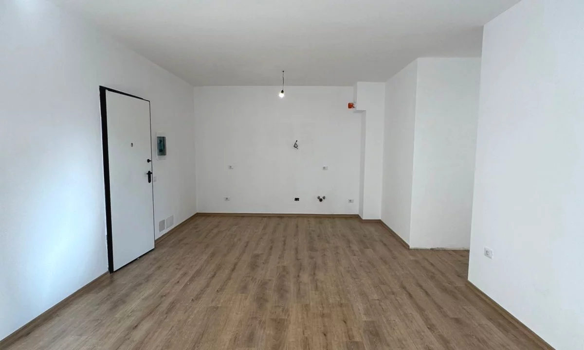 Shtepi ne shitje Apartament ne Tirane, 2+1, Mobilimi Bosh, pa mobiluar, Pagesa 191,200  Euro.