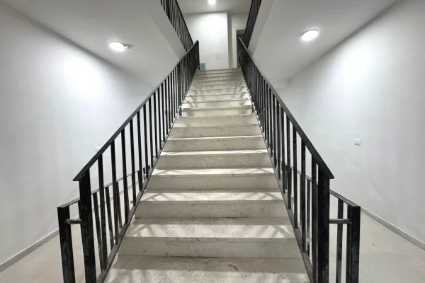 Shtepi ne shitje Apartament ne Tirane, 2+1, Mobilimi Bosh, pa mobiluar, Pagesa 191,200  Euro.