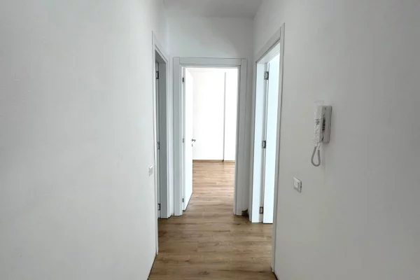 Shtepi ne shitje Apartament ne Tirane, 2+1, Mobilimi Bosh, pa mobiluar, Pagesa 191,200  Euro.