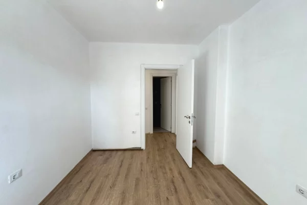Shtepi ne shitje Apartament ne Tirane, 2+1, Mobilimi Bosh, pa mobiluar, Pagesa 191,200  Euro.
