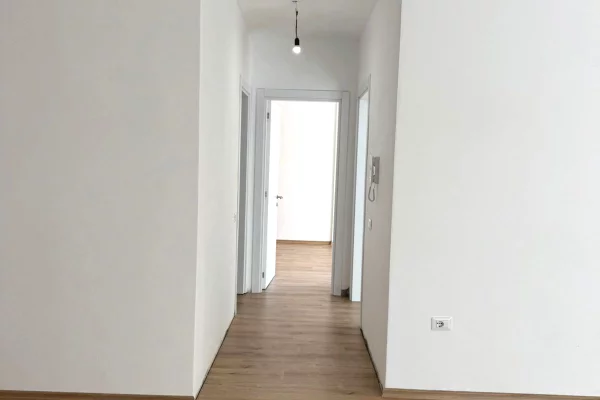Shtepi ne shitje Apartament ne Tirane, 2+1, Mobilimi Bosh, pa mobiluar, Pagesa 191,200  Euro.