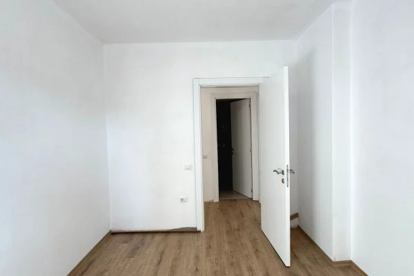 Shtepi ne shitje Apartament ne Tirane, 2+1, Mobilimi Bosh, pa mobiluar, Pagesa 191,200  Euro.