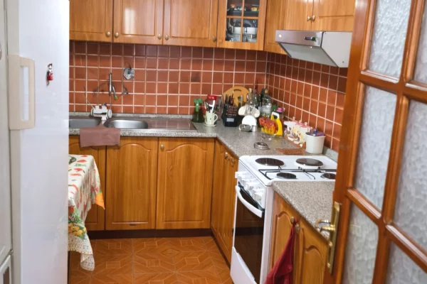 Appartamento in vendita a Tirana 2+1, Arredato