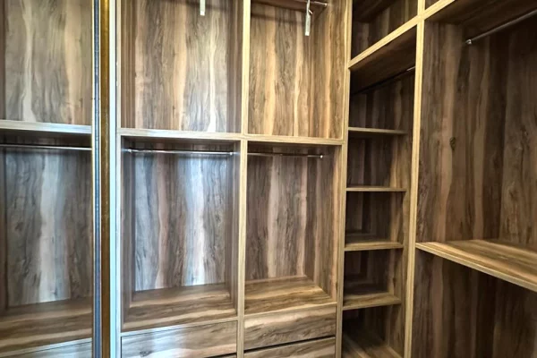 Shtepi me qera Apartament ne Tirane, 1+1, Mobilimi E mobiluar, Pagesa 1,300  Euro.