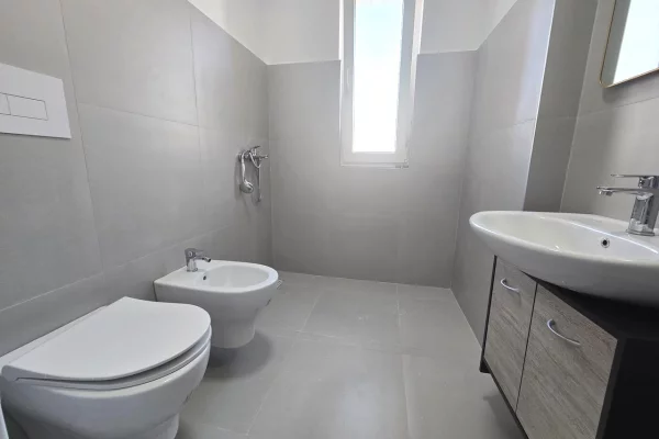 Appartamento in vendita a Tirana 2+1, Arredato