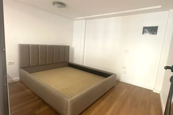 Duplex (casa a 2 piani) in vendita a Tirana 1+1, SemiArredato