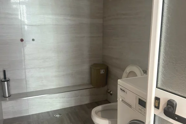 Duplex (casa a 2 piani) in vendita a Tirana 1+1, SemiArredato