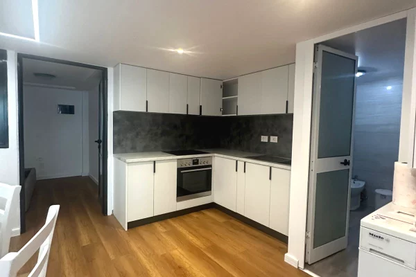 Duplex (casa a 2 piani) in vendita a Tirana 1+1, SemiArredato