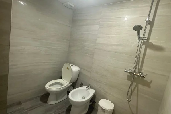 Duplex (casa a 2 piani) in vendita a Tirana 1+1, SemiArredato